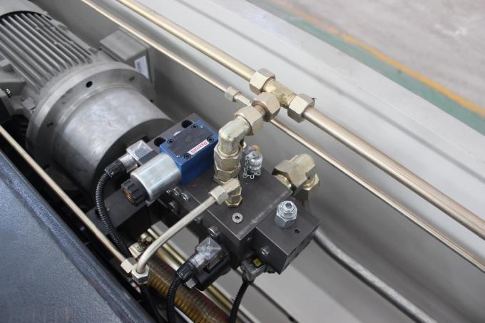 Mesin Penggilingan Lembar Tegangan Disesuaikan, Rem CNC Tekan Rem 0.3mm 3200 X 200 Ton